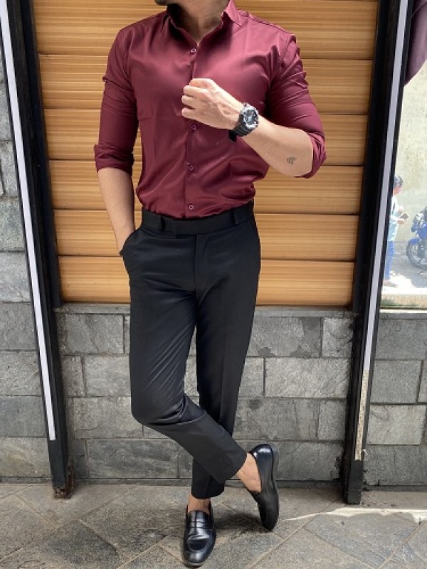 Grey Jeans with Burgundy Crew-neck T-shirt Outfits For Men (12 ideas &  outfits) | Lookastic
