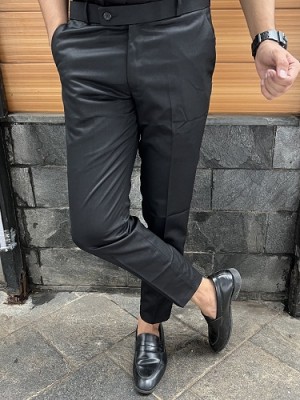      Relaxed Fit Ankle Length Black Trouser