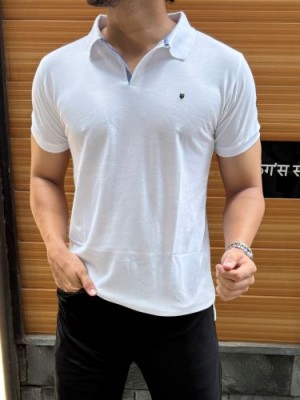                                                                                                                                                                                                         Matty Collar White Basic Tshirt